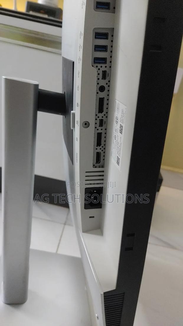 Dell Ultrasharp 27 Inches Edgeless Monitor · Photo 5