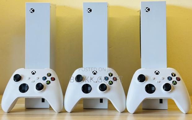 Xbox Series S Consoles + 1 Controller · Photo 2