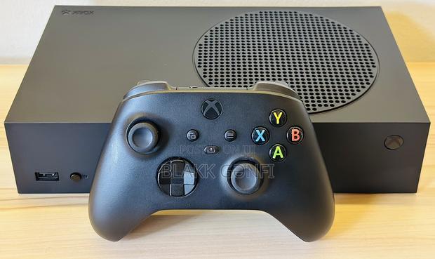 Xbox Series S 1tb + Controller · Photo 3