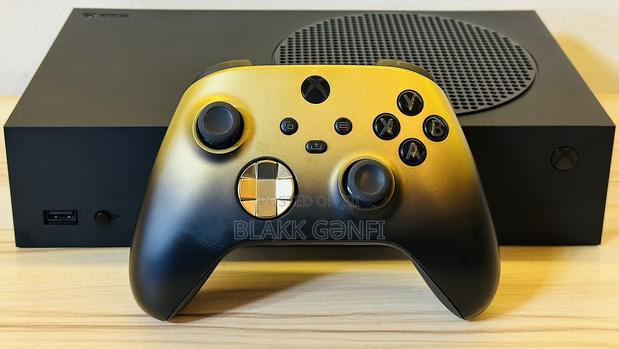 Xbox Series S 1tb + Shadow Gold Controller · Photo 2