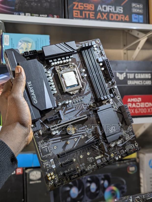Gigabyte Z490 Ud Intel Lga1200 Atx 10th/11th Gen Motherboard · Photo 2