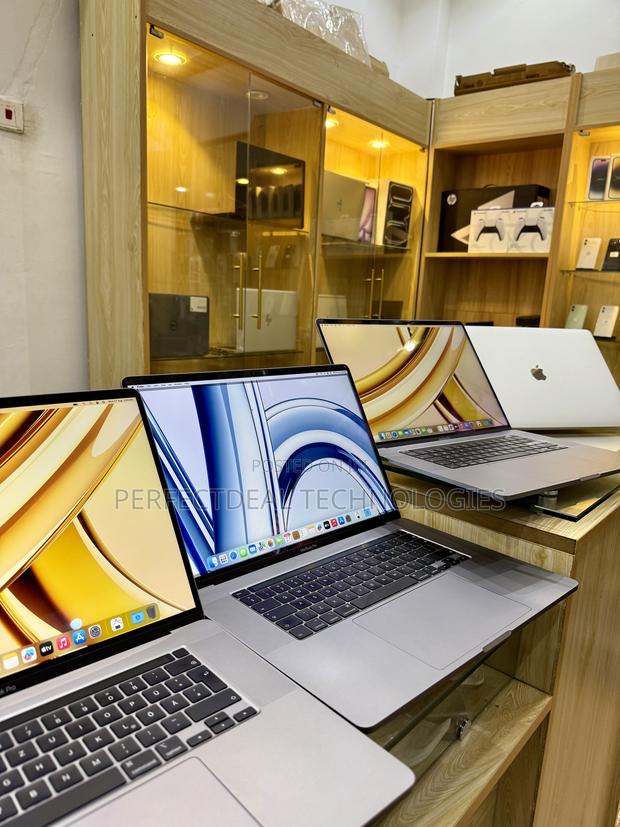 New Laptop Apple MacBook Pro 2019 16GB Intel Core i9 SSD 1T · Photo 2