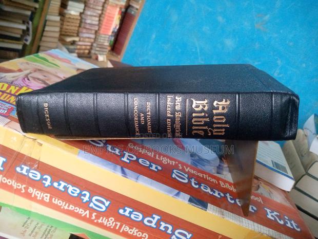 1973 Holy Bible New Analytical Indexed Edition Leather Bound · Photo 1