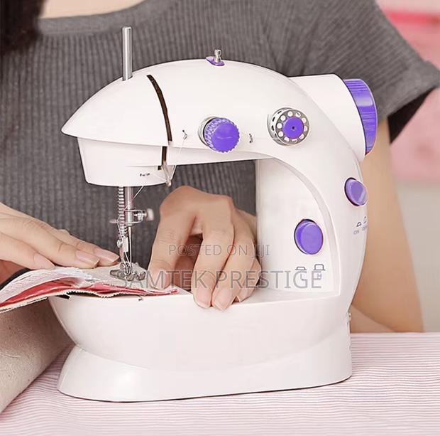 Professional Mini Portable Sewing Machine · Photo 1