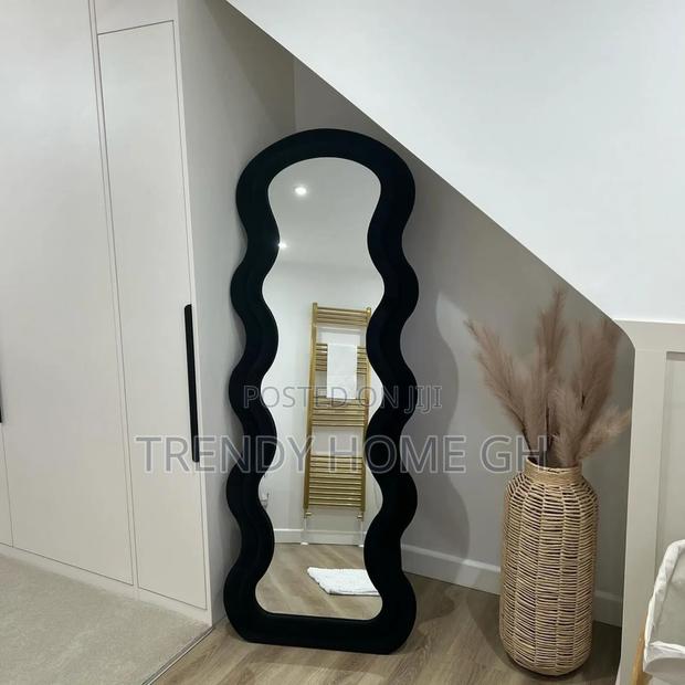 Wobble Mirror Where Style Meets Aesthetic · Photo 1