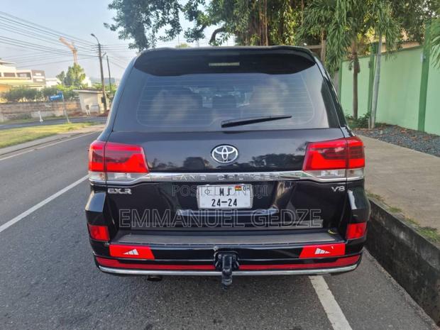 Land Cruiser V8 - For Rent · Photo 1