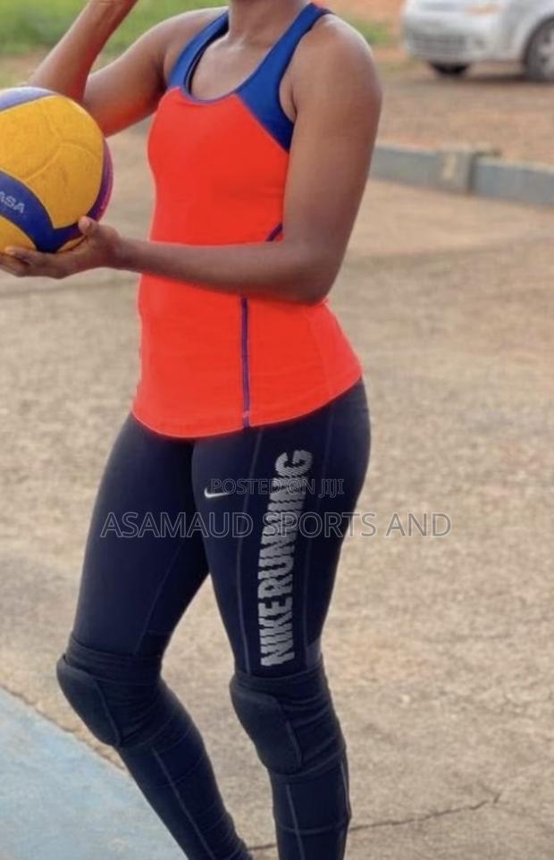 Original Knee Pad For Volleyball Players At Cool Price · Photo 2