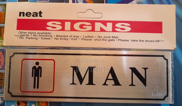 Man / Woman Washroom Signs · Photo 1