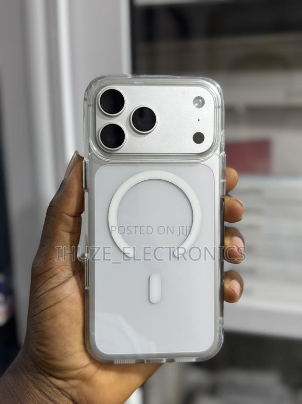 iPhone 17pro/17pro Max Transparent Cover With Magsafe · Photo 1