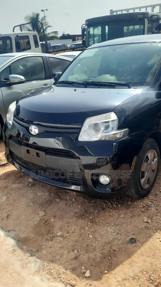 Toyota Sienta 2013 Black · Photo 1