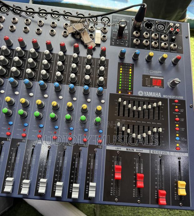 Straight 16-Channel Mg Mixer Console · Photo 1