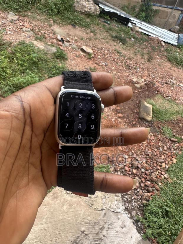 Apple Watch Series 7 · Photo 2
