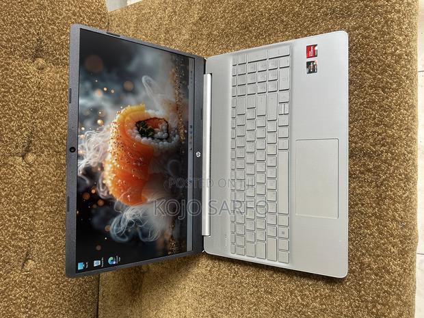Laptop HP 15s 8GB AMD Ryzen 5 SSD 256GB · Photo 1