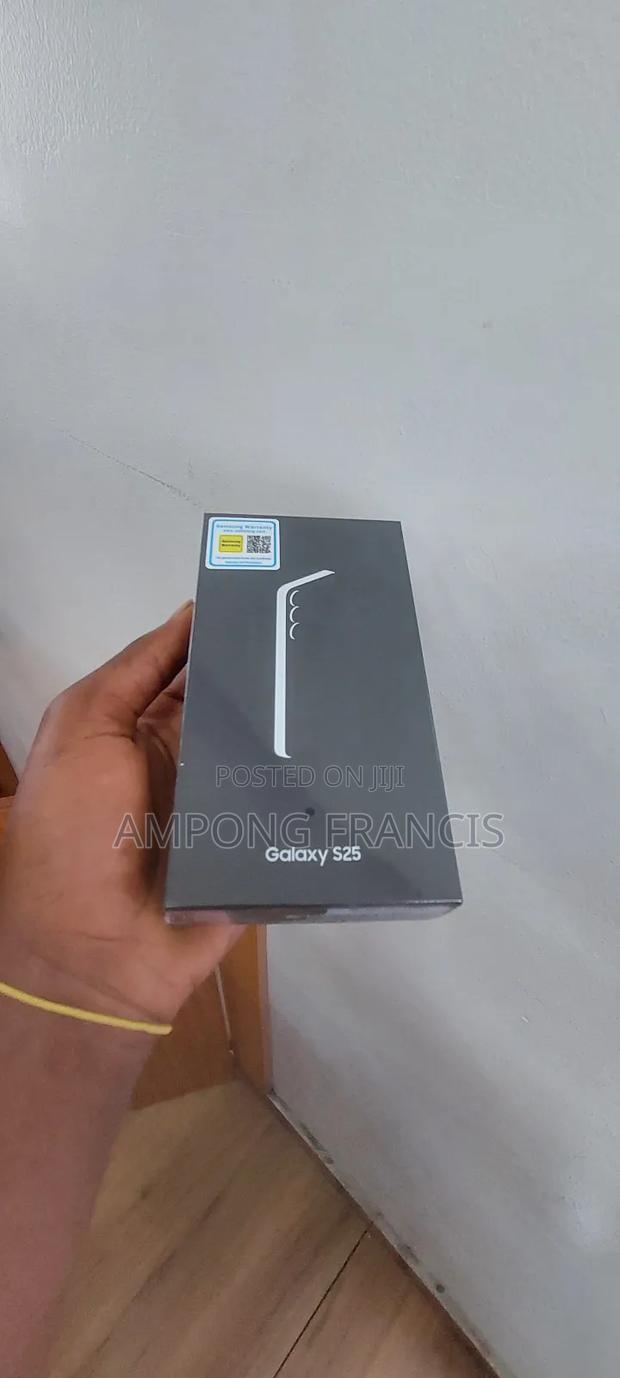 New Samsung Galaxy S25 128 GB Black · Photo 1