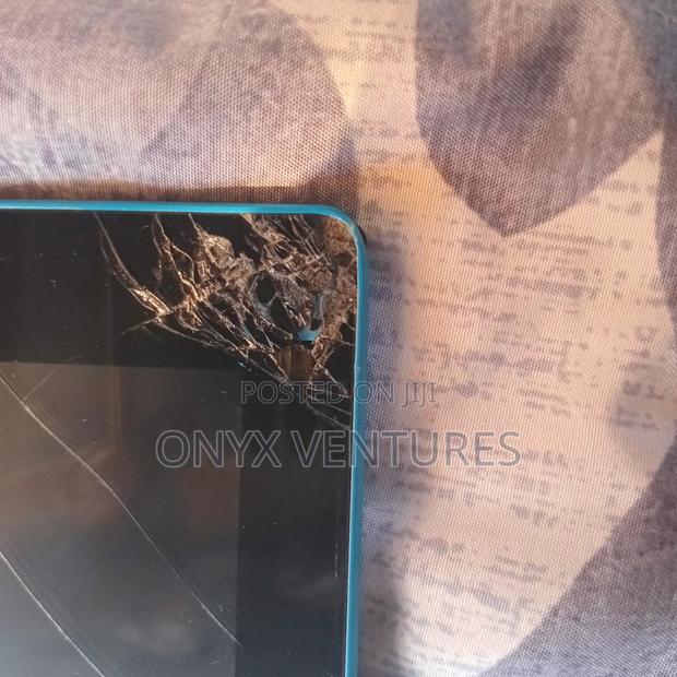Laptop 2GB Qualcomm Snapdragon X Plus SSD 16 GB · Photo 3