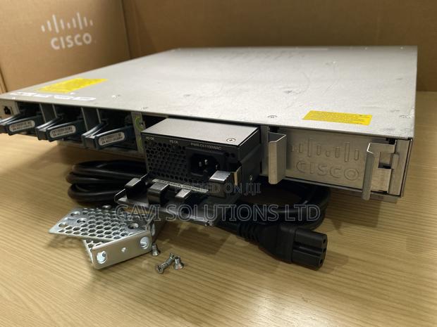 Cisco Catalyst 3850 48port Upoe+ · Photo 3