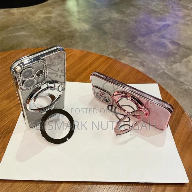 Tech Luxury Diamond Magsafe Ring iPhone Cases · Photo 3