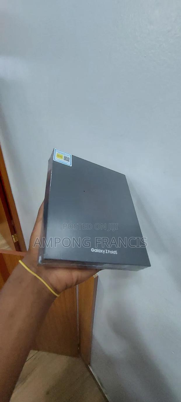 New Samsung Galaxy Z Fold 5 256 GB · Photo 2