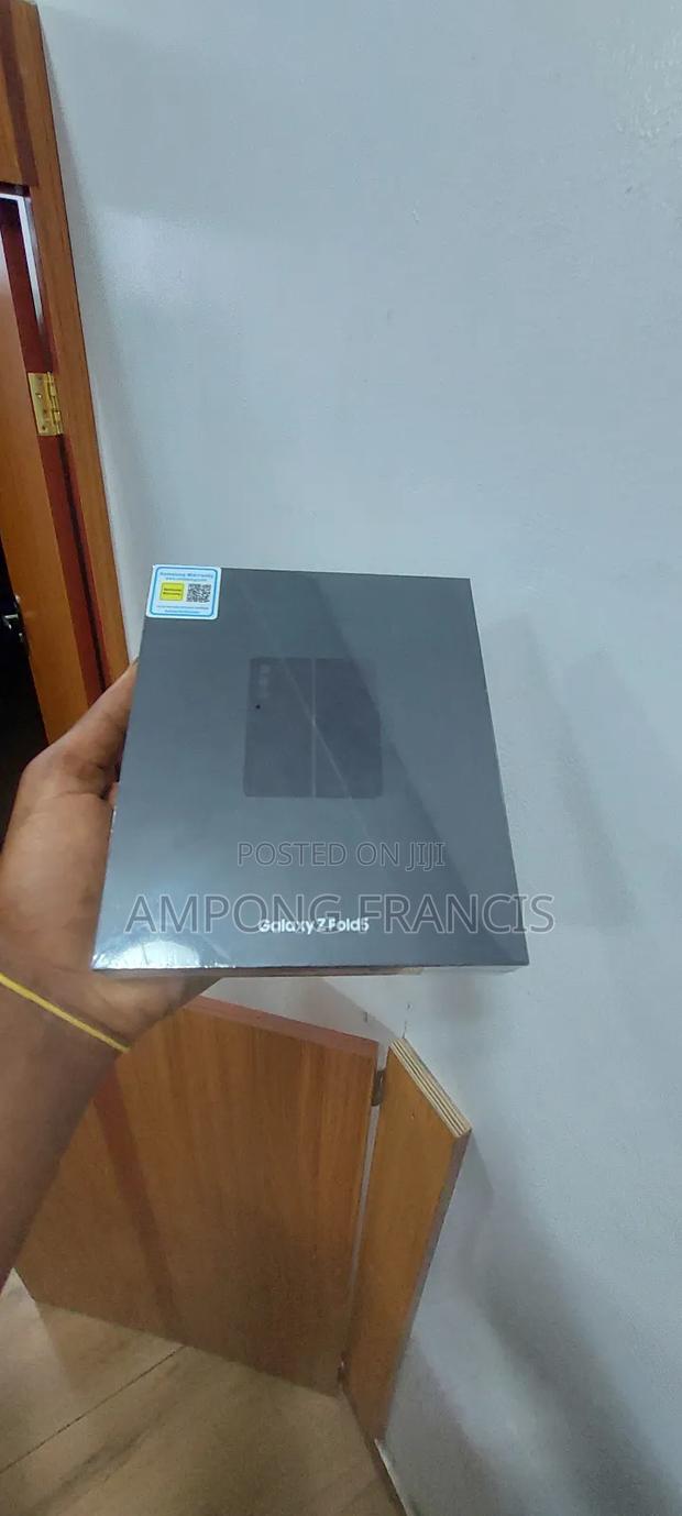 New Samsung Galaxy Z Fold 5 256 GB · Photo 3