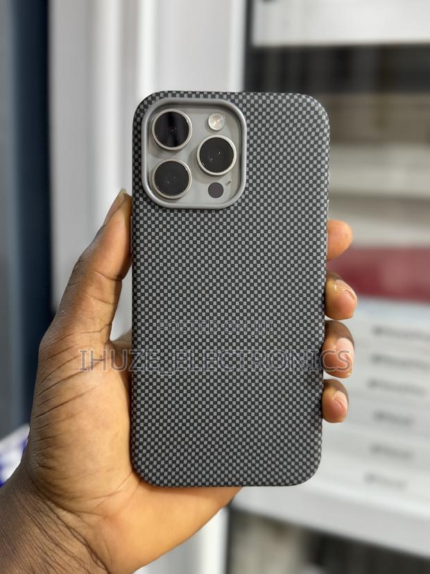 iPhone 15pro Max /16pro Max Carbon Fiber Protective Covers · Photo 7