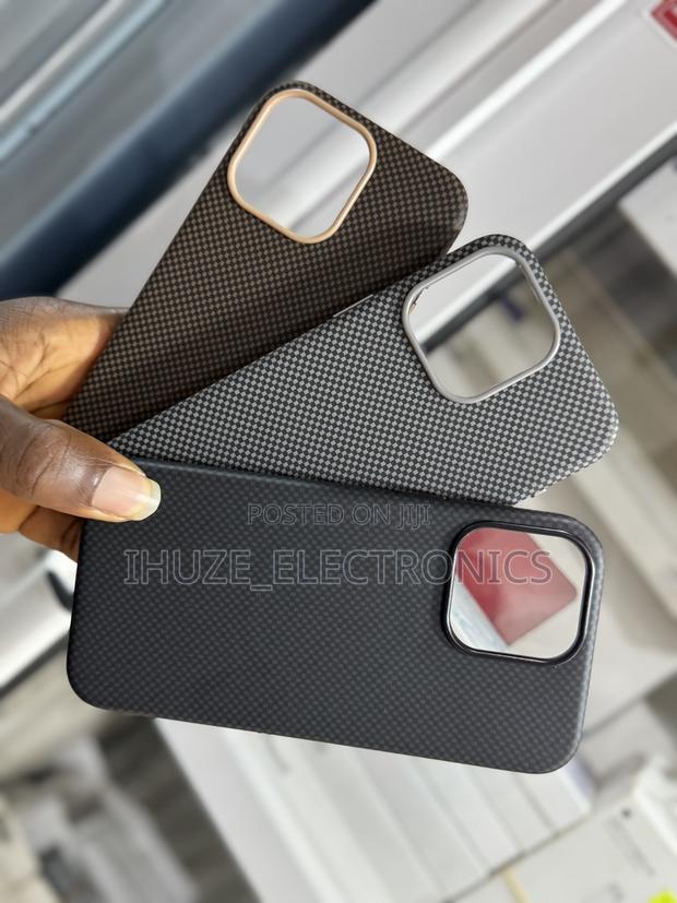 iPhone 15pro Max /16pro Max Carbon Fiber Protective Covers · Photo 3