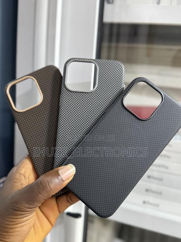 iPhone 15pro Max /16pro Max Carbon Fiber Protective Covers · Photo 2