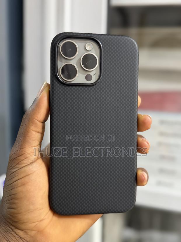 iPhone 15pro Max /16pro Max Carbon Fiber Protective Covers · Photo 6