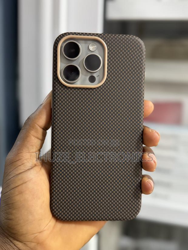 iPhone 15pro Max /16pro Max Carbon Fiber Protective Covers · Photo 5