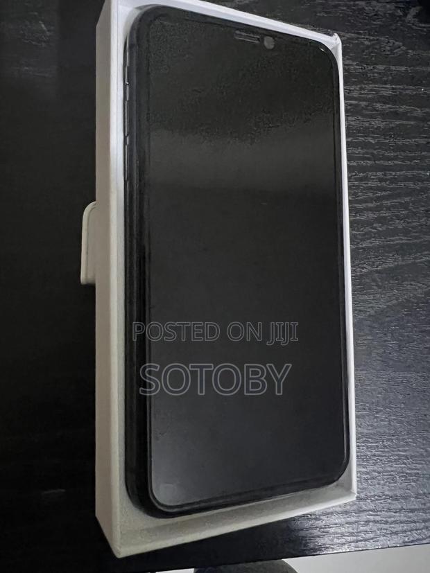 Apple iPhone 11 128 GB Black · Photo 3