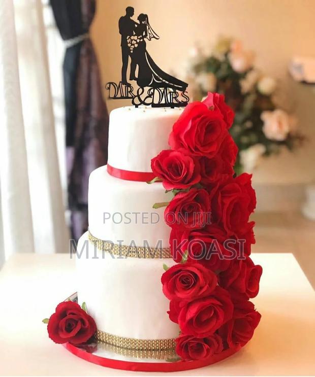 Exclusive 3 Tiers Wedding Cake · Photo 1