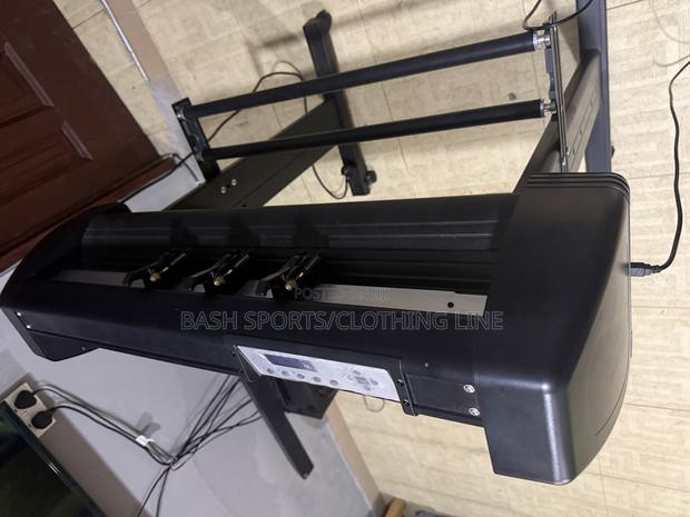 Yinghe 720 J/D Cutting Plotter · Photo 3