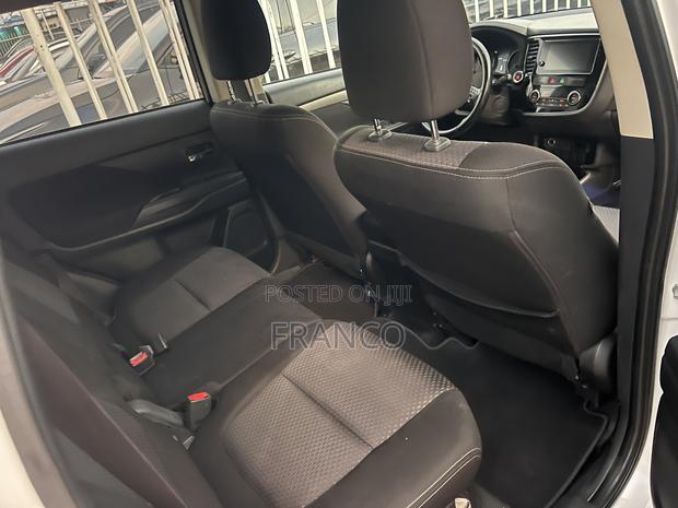 Mitsubishi Outlander SE FWD 2018 White · Photo 5