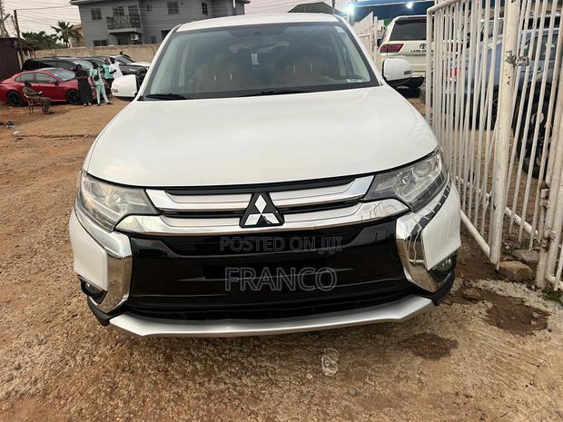 Mitsubishi Outlander SE FWD 2018 White · Photo 4