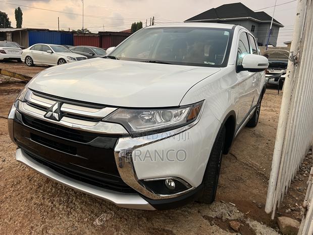Mitsubishi Outlander SE FWD 2018 White · Photo 6