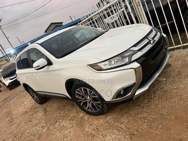 Mitsubishi Outlander SE FWD 2018 White · Photo 1