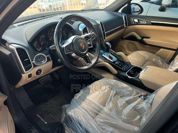 Porsche Cayenne Platinum Edition AWD 2018 Black · Photo 2