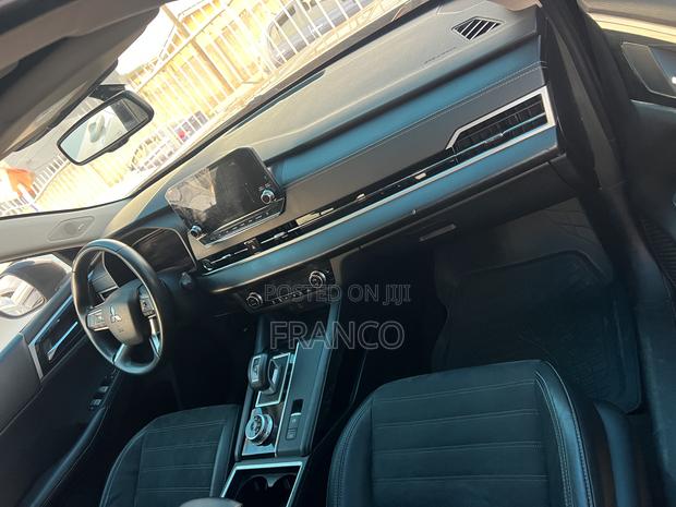 Mitsubishi Outlander SE Black Edition 2023 Black · Photo 2