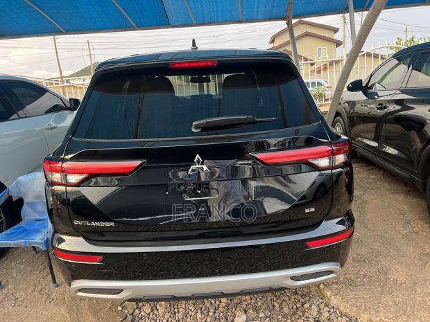 Mitsubishi Outlander SE Black Edition 2023 Black · Photo 6