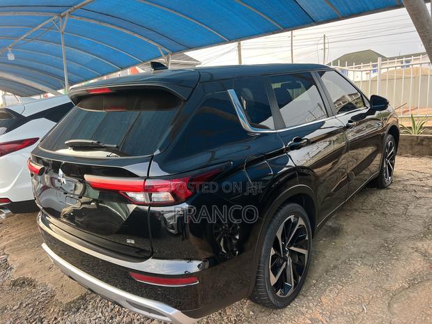 Mitsubishi Outlander SE Black Edition 2023 Black · Photo 4
