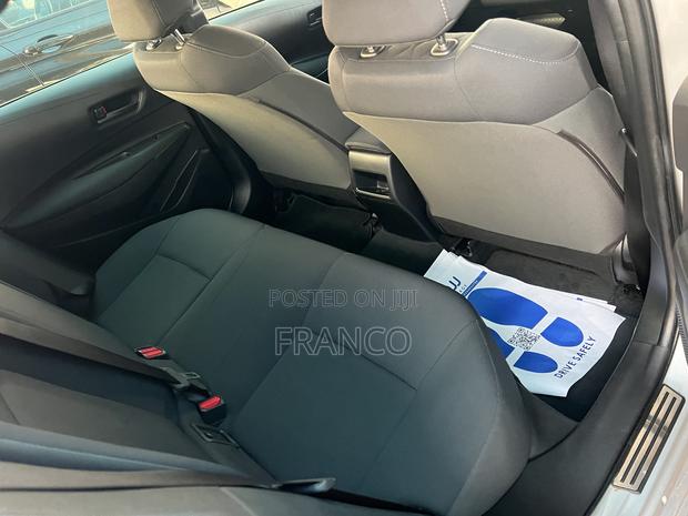 Toyota Corolla LE 2021 Silver · Photo 3