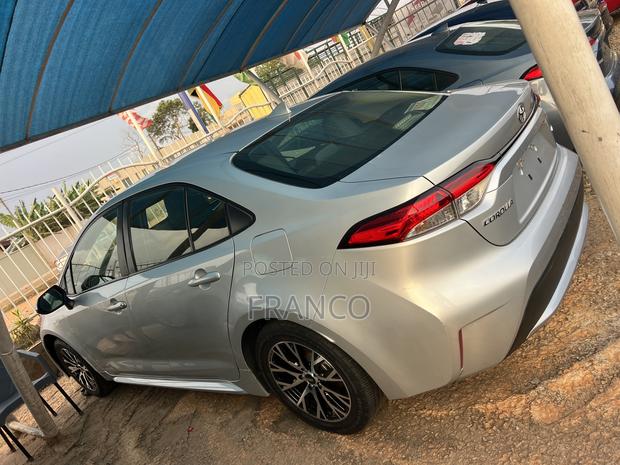 Toyota Corolla LE 2021 Silver · Photo 6
