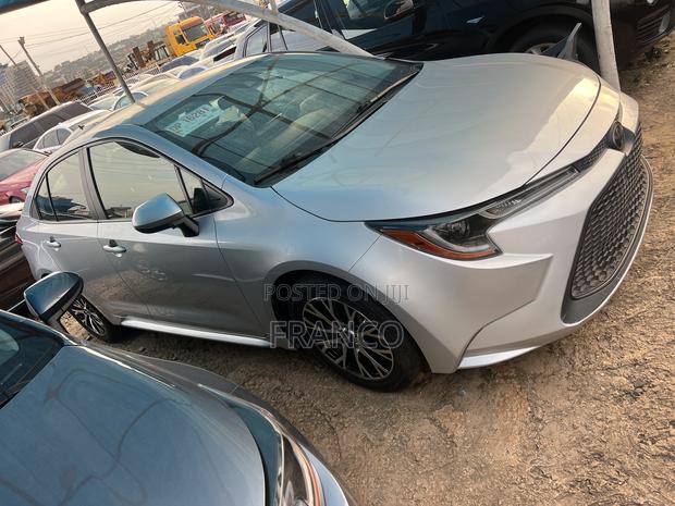 Toyota Corolla LE 2021 Silver · Photo 1