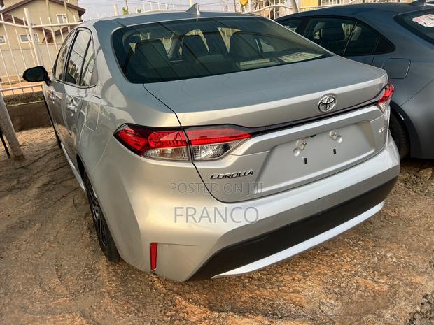 Toyota Corolla LE 2021 Silver · Photo 7