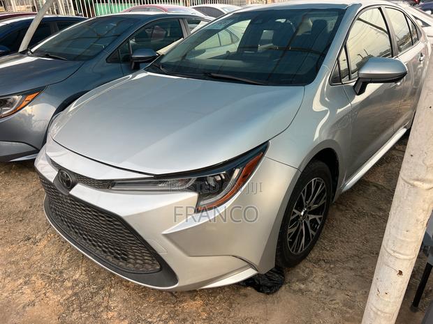 Toyota Corolla LE 2021 Silver · Photo 8
