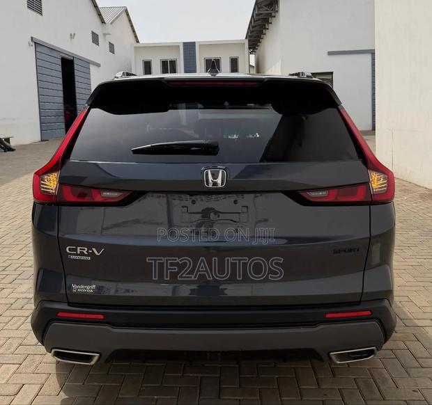 Honda CR-V Hybrid 2024 Gray · Photo 2