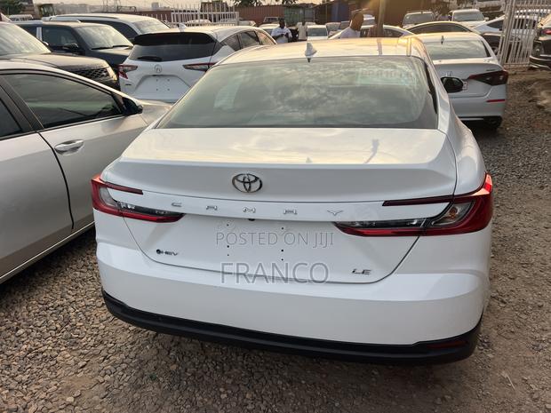 New Toyota Camry LE 2025 White · Photo 7
