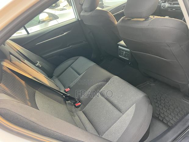 New Toyota Camry LE 2025 White · Photo 6