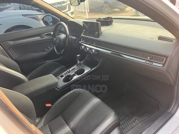 Honda Civic Sport CVT 2023 White · Photo 2