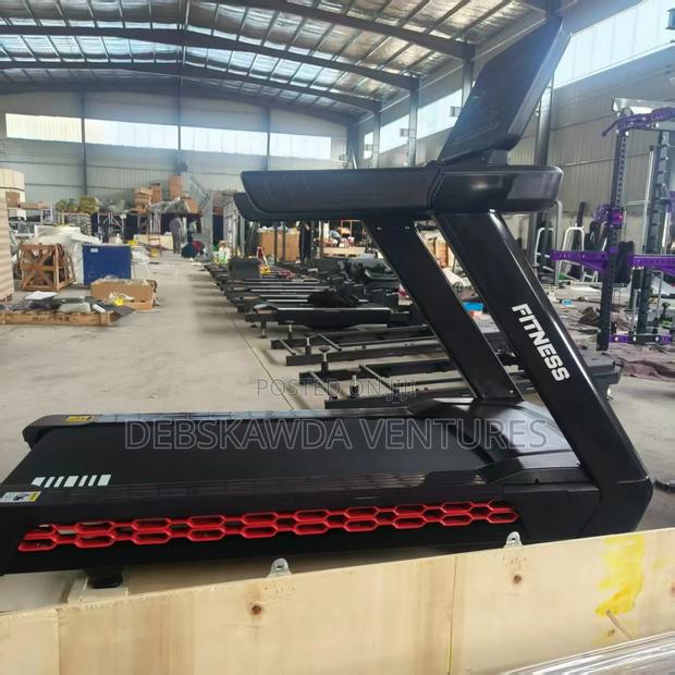 Heavy Duty Commercial Treadmill · Photo 2