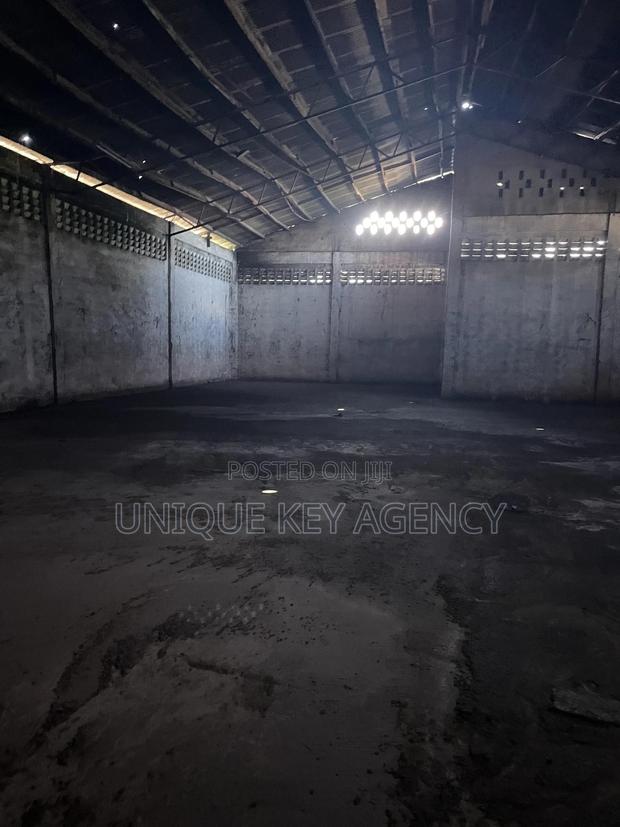 Warehouse for Sale in Accra · Photo 2